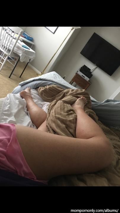 Photos of mature woman's feet | Foot fetish n°2