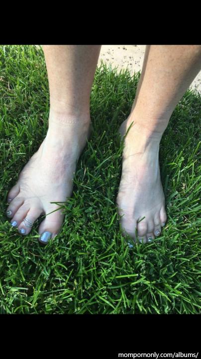 Photos of mature woman's feet | Foot fetish n°38
