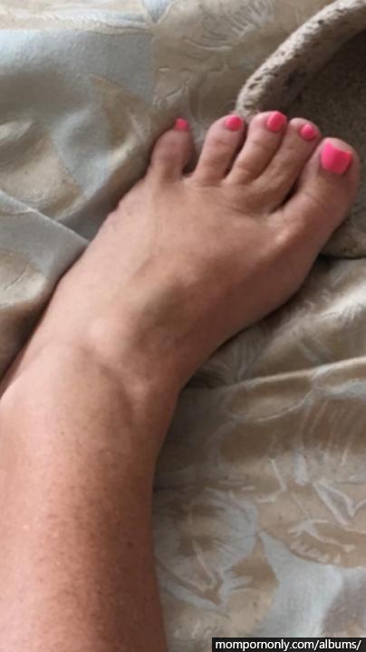Photos of mature woman's feet | Foot fetish n°53