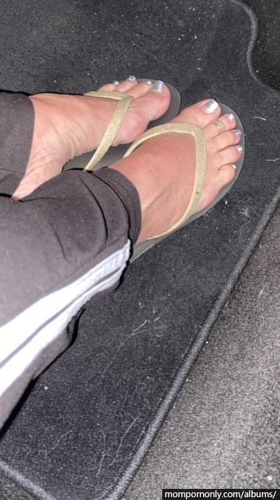 Photos of mature woman's feet | Foot fetish n°62