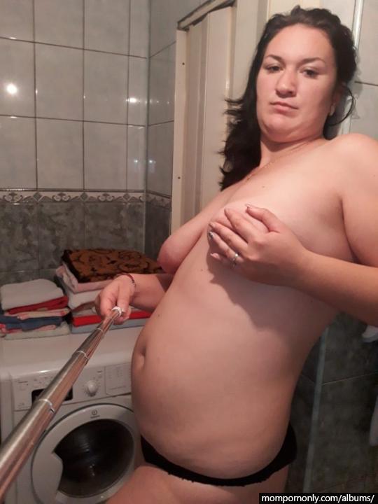 My mom can’t stop sending me sexy pics n°5