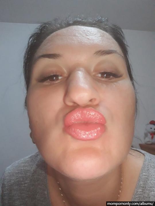My mom can’t stop sending me sexy pics n°9