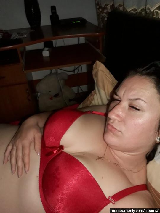 My mom can’t stop sending me sexy pics n°11