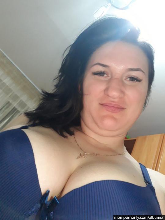 My mom can’t stop sending me sexy pics n°13