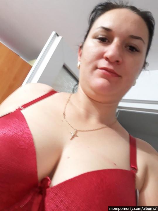 My mom can’t stop sending me sexy pics n°17