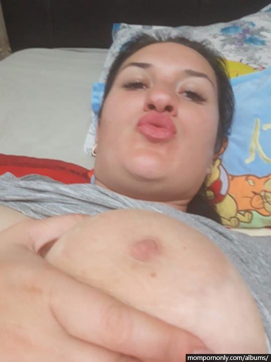 My mom can’t stop sending me sexy pics n°26