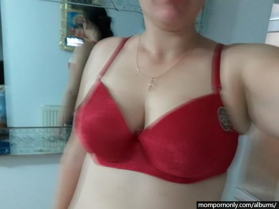 My mom can’t stop sending me sexy pics n°34