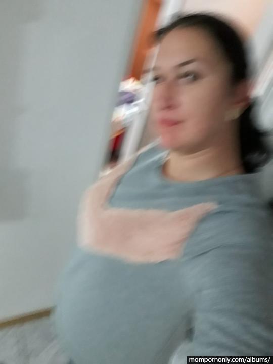 My mom can’t stop sending me sexy pics n°45