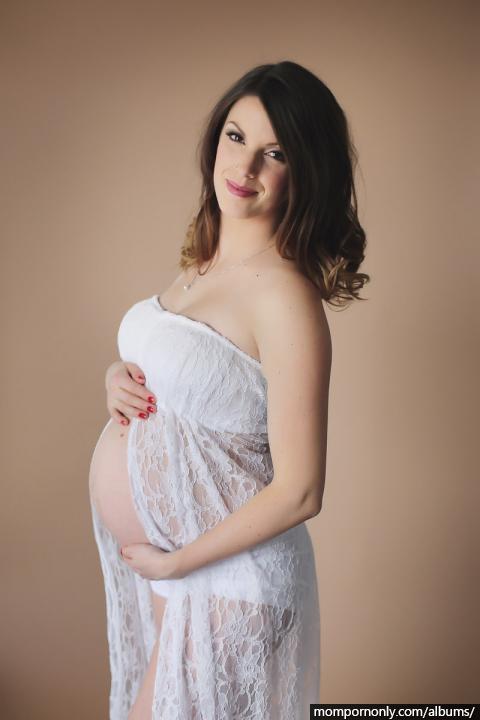 Sexy pregnant mom photos n°1