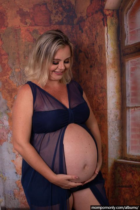 Sexy Pregnant Beauty Mom n°14