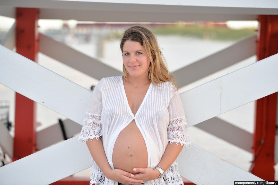 Sexy Pregnant Beauty Mom n°15