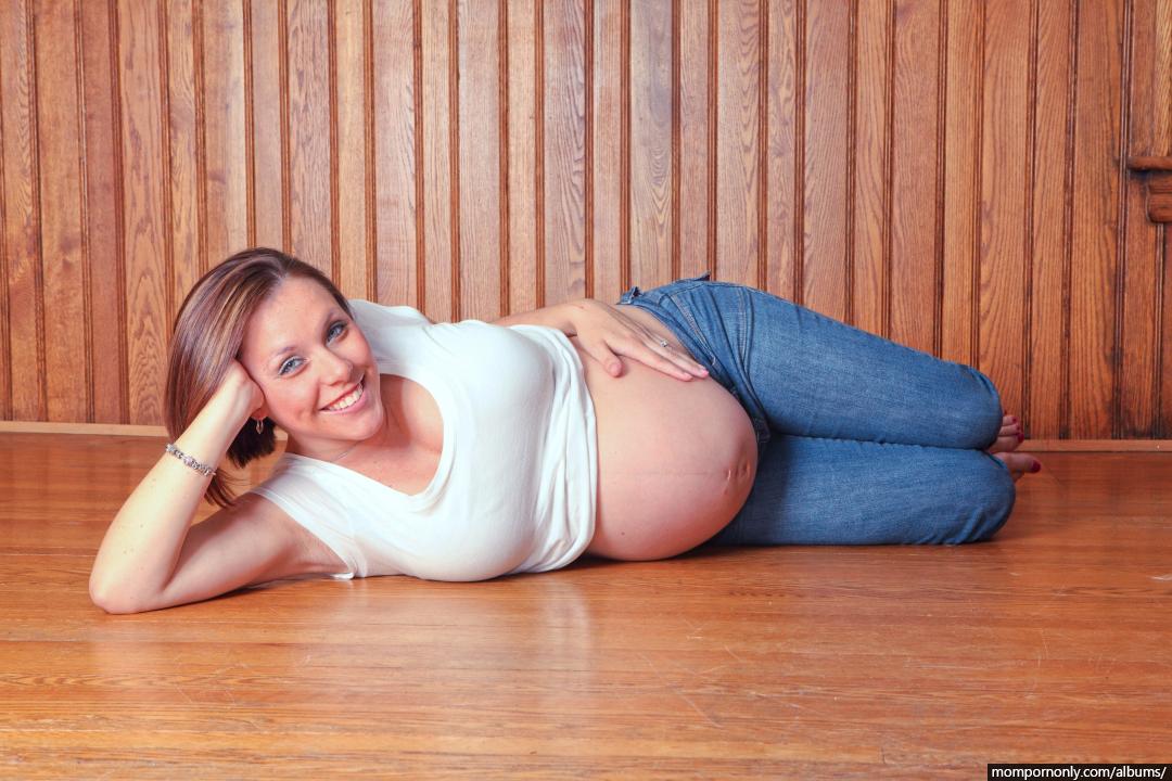 Sexy pregnant mom photos n°21
