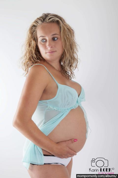Sexy pregnant mom photos n°22