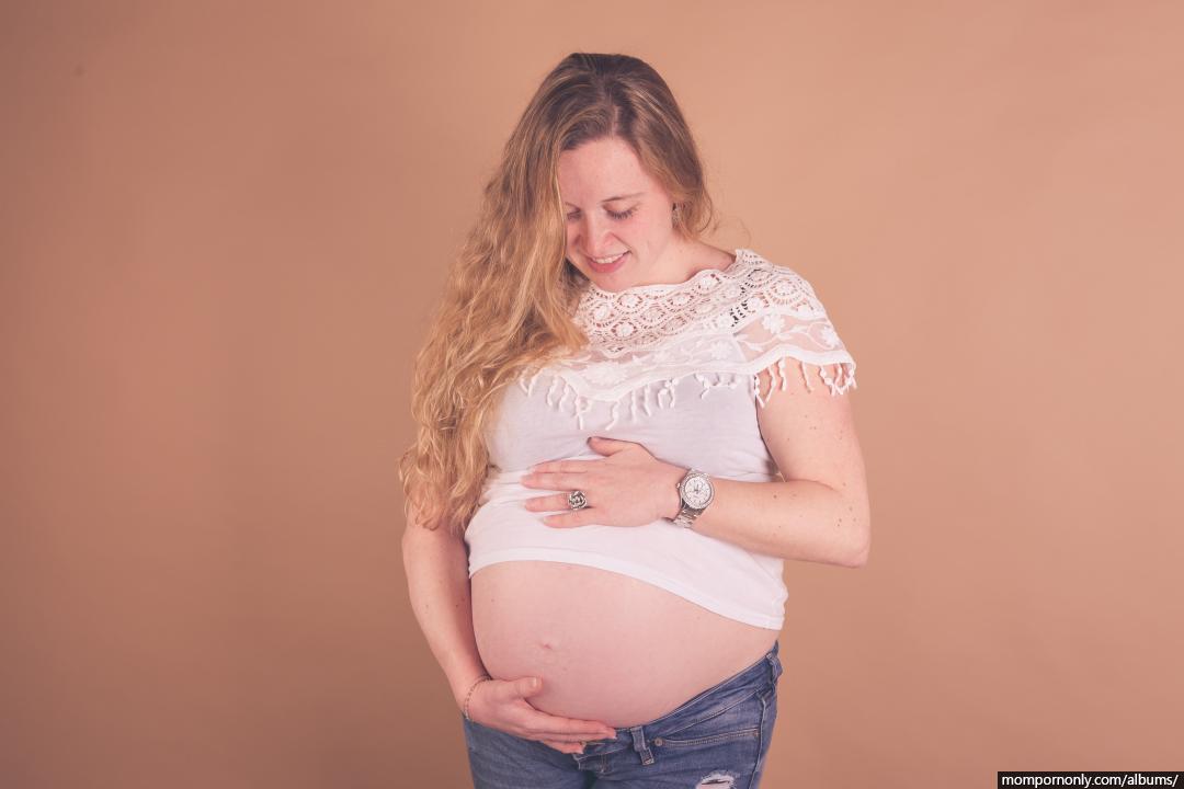Sexy pregnant mom photos n°23