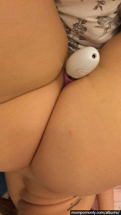 La joven madre muestra su hermoso cuerpo, los hijastros de Snapchat se desnudan n°36